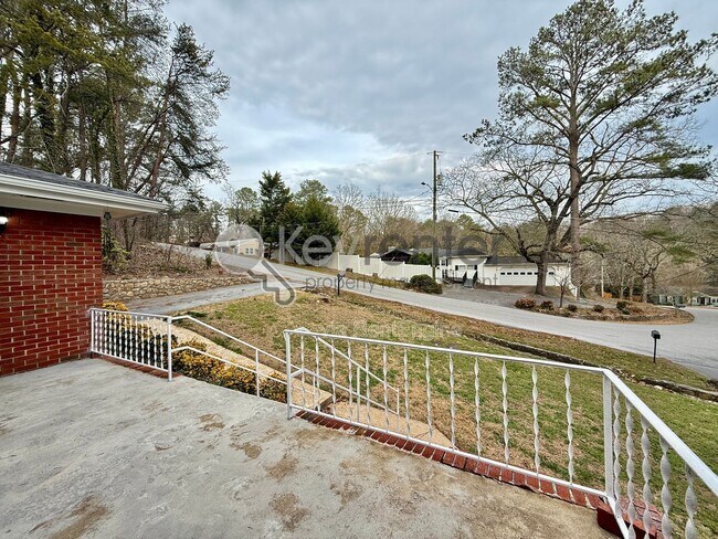 Photo - 550 Alexander Dr Unit B