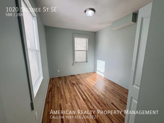 Photo - 1020 Sigsbee St SE
