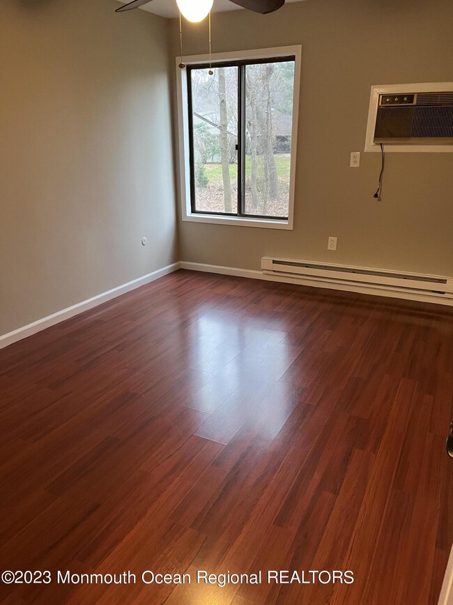 Photo - 136 Amberly Dr