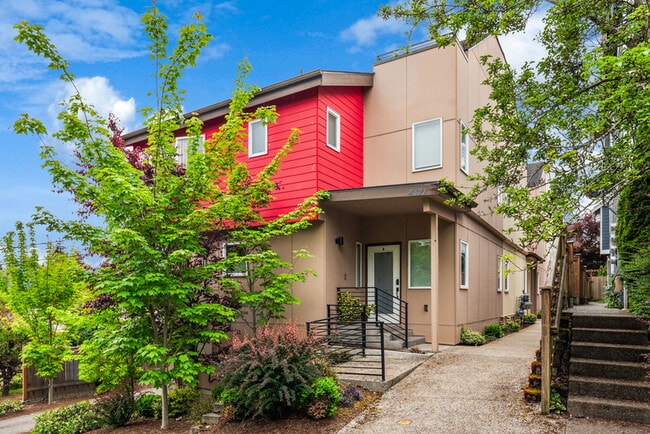 Building Photo - 4321 S Webster St Rental