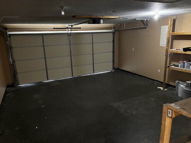 Photo - 1042 Live Oak Dr