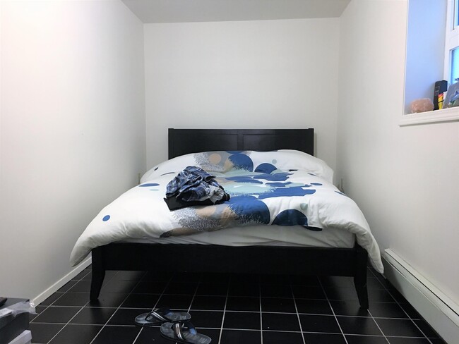 Photo - 1517 Comox St Unit 3