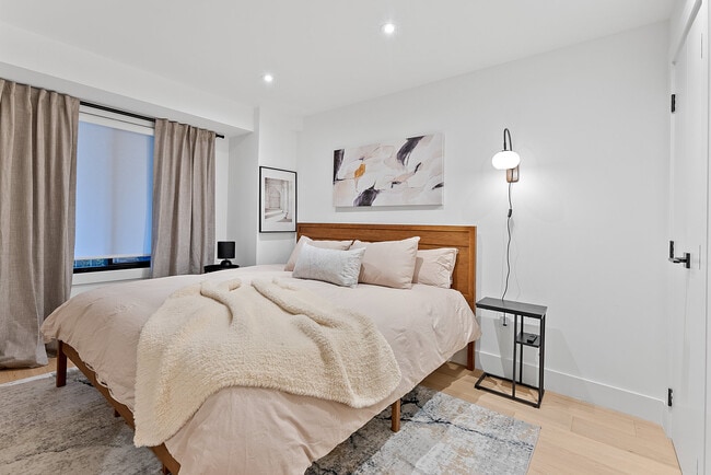 Building Photo - 136 Woodbine Ave