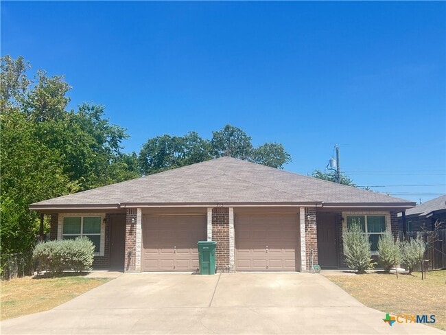 Building Photo - 913 Ashwood Dr