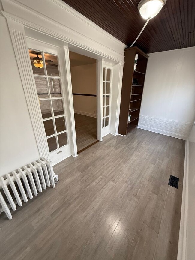 Photo - 6754 Linmore Ave