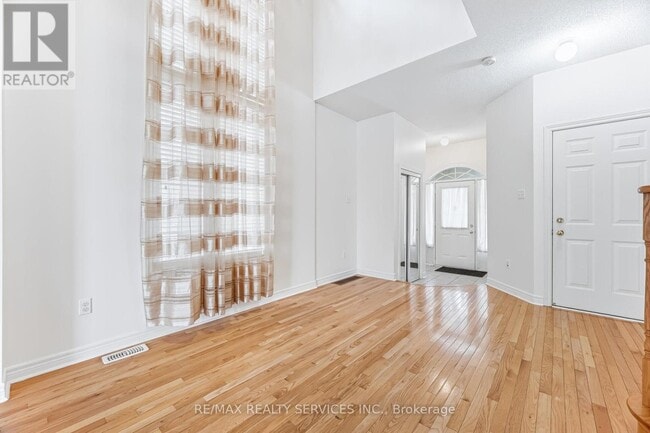 Photo - 4 Rocky Point Crescent