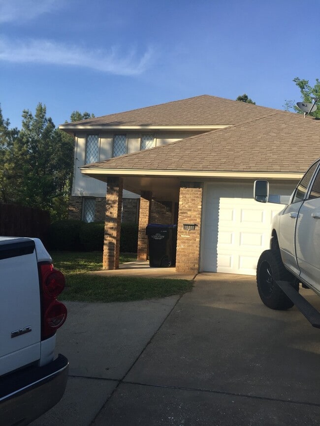 4/2.5/2 PTISD FENCED YARD - 4/2.5/2 PTISD FENCED YARD House