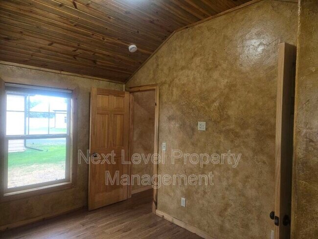 Photo - 111 E Cottonwood Dr