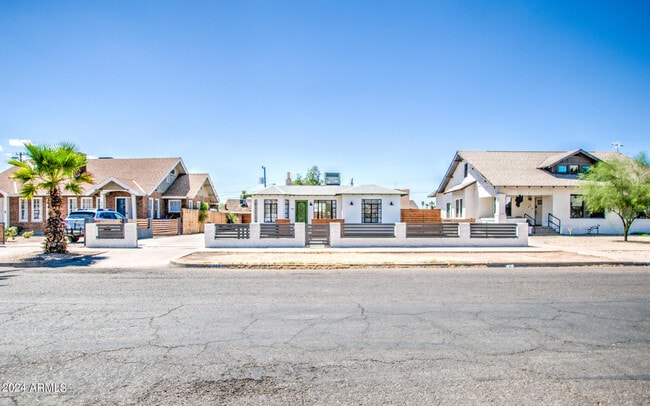 Photo - 322 N 17th Dr