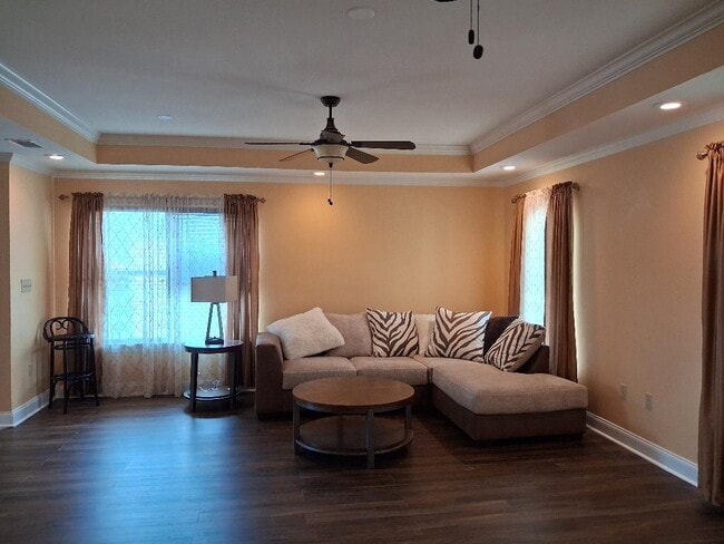sala de estar - 3447 Derby Pl