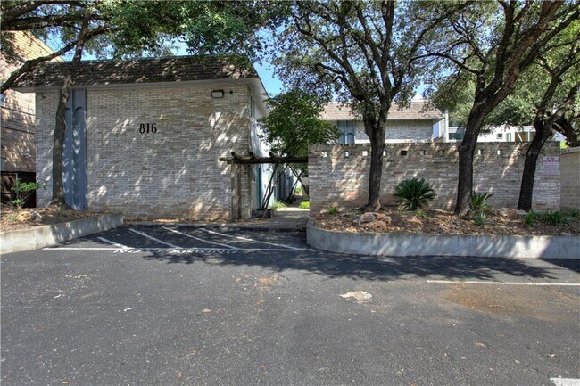 816 W N Loop Blvd Unit 111