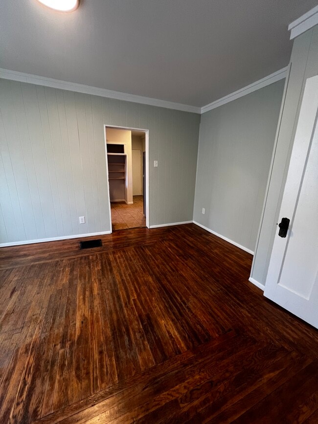 Dining/Office Space - 4414 Ivanhoe Ave Unit 1