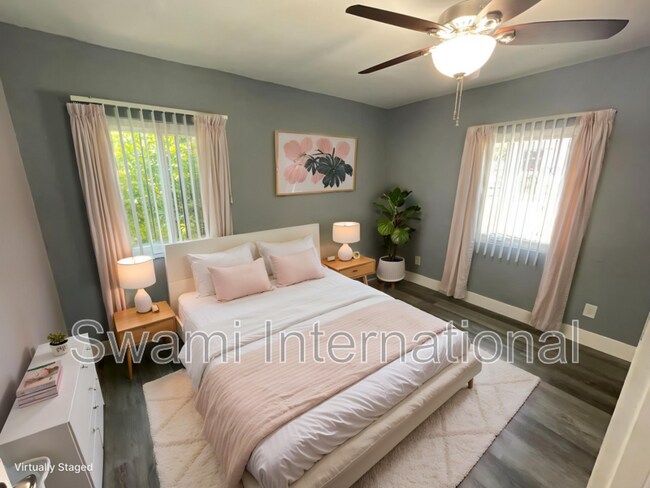 1031 W 102nd St Unit 1