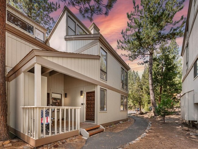 Building Photo - LONG-TERM RENTAL: Updated Townhome in Prim...