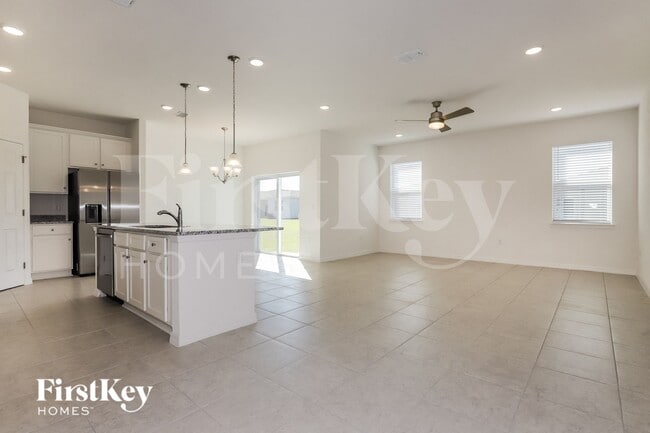 Photo - 422 Reina Wy