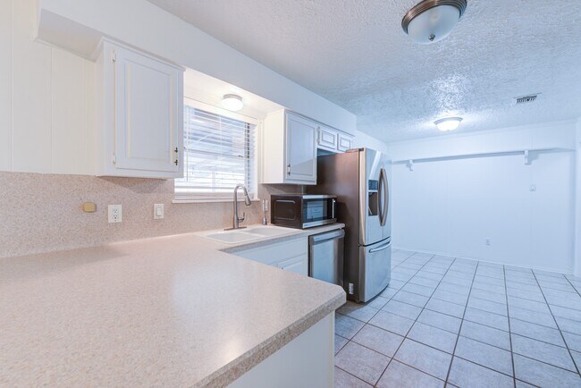 Photo - 2213 Baylor Dr