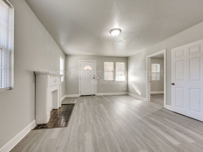 Photo - 1839 N Gatewood Ave