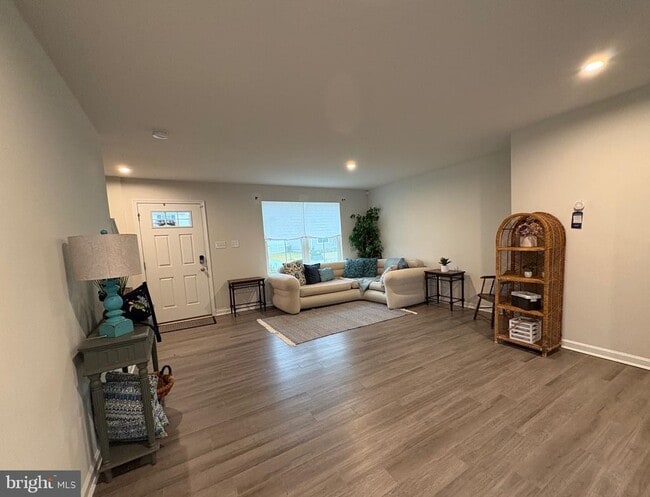 Photo - 27003 Greenleaf Dr