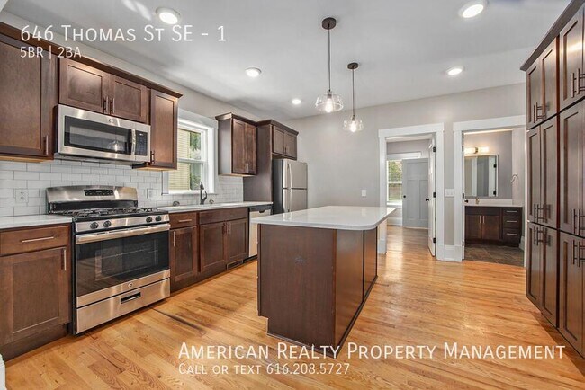 Photo - 646 Thomas St SE Unidad 1