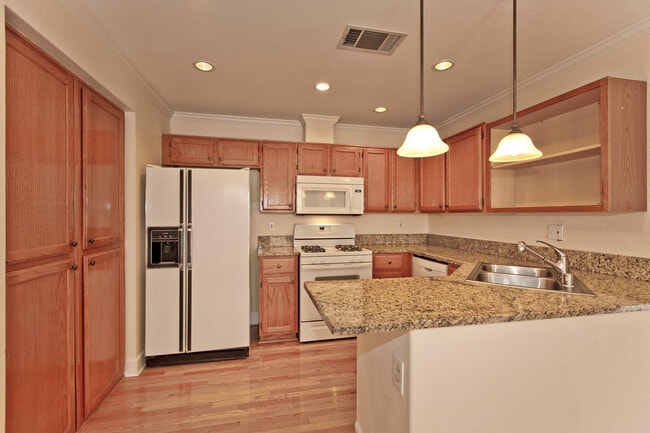 Photo - Beautiful home in the Lakes