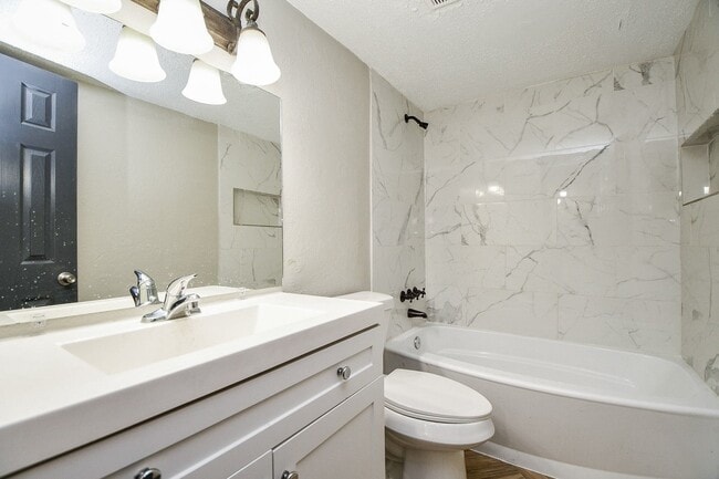 Building Photo - 7902 Prestwood Dr