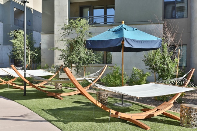 Photo - Avant at Fashion Center