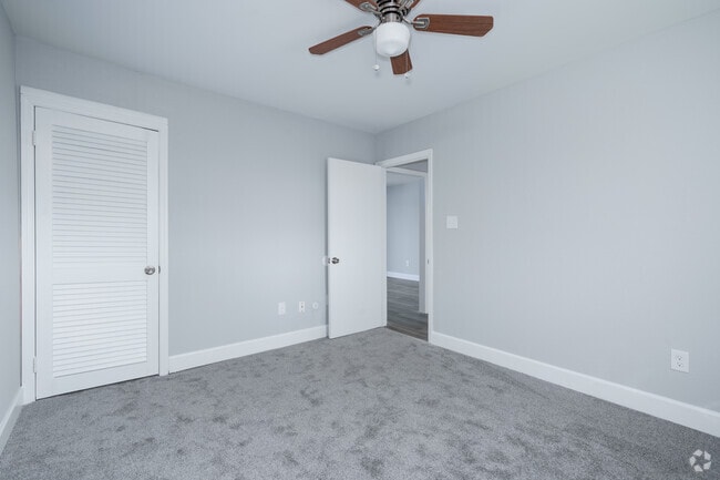 2BR, 1BA - 850SF