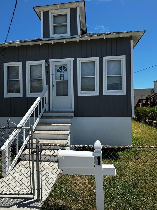 Photo - 1 G Ave House