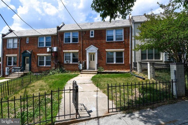1314 Downing Pl NE Unit 3