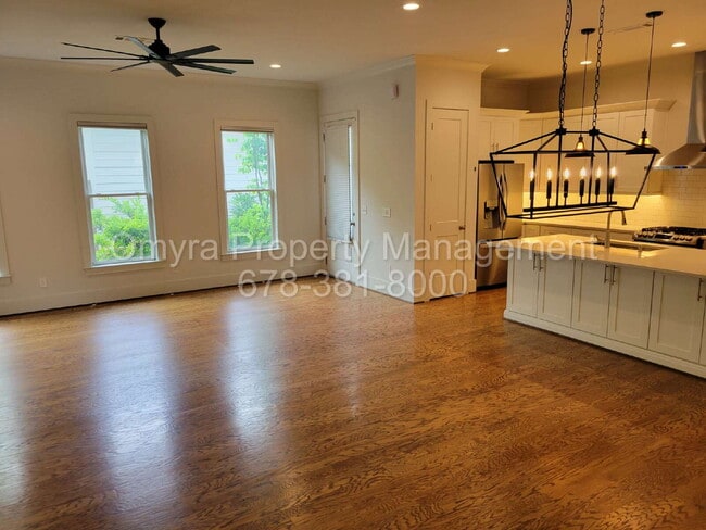 Photo - Luxurious 4 Bedroom Home near Grant Park! Unit #B