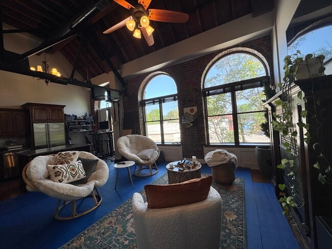 Photo - 1715 Summit St Unit 202