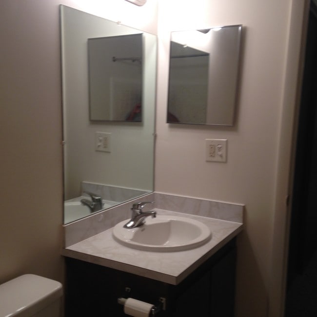 BATH - 28710 5 Mile Rd Unit 20710