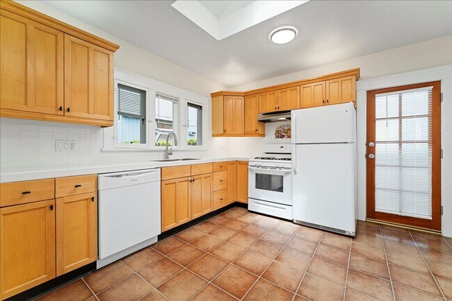 Photo - 647-659 California Ave.-647 Unidad 647