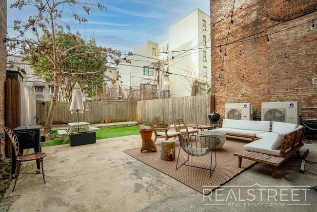 Building Photo - Prime Williamsburg 3-Bedroom with Private Backyard + Laundry in Building
