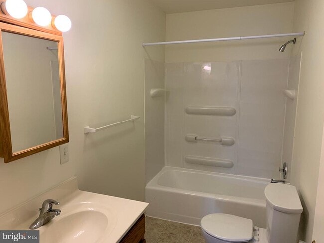 Photo - 11 Edward Dr