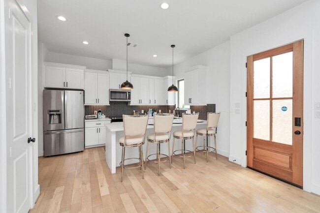 Photo - 3306 Live Oak St