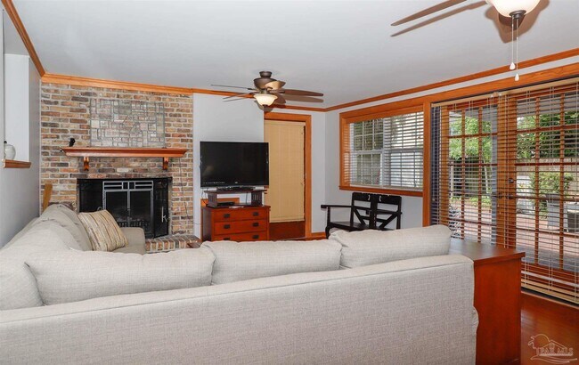 Photo - 1609 N Spring St