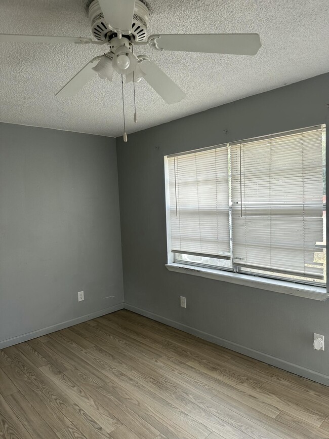 Photo - 2775 Eliasberg St