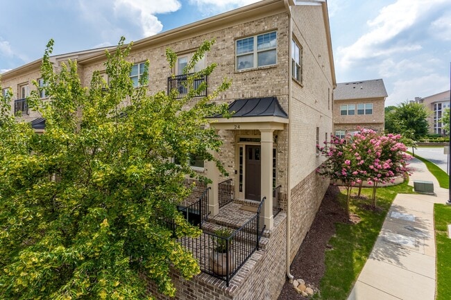 Building Photo - 745 Fountainhead Ln NE Rental