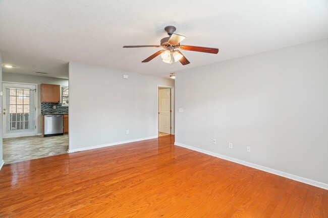 Photo - 1707 Maple View Way