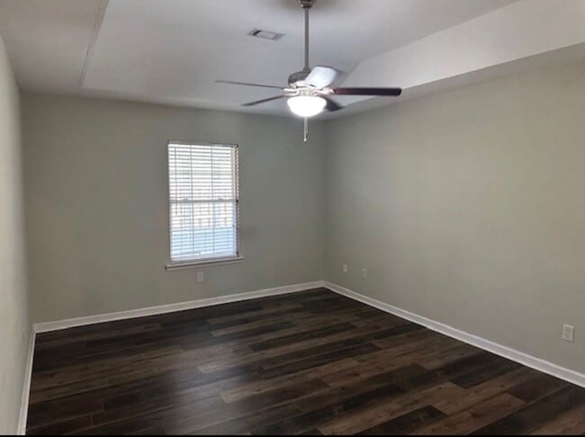 Photo - 2 Bedroom Townhome Conveniently Located in...
