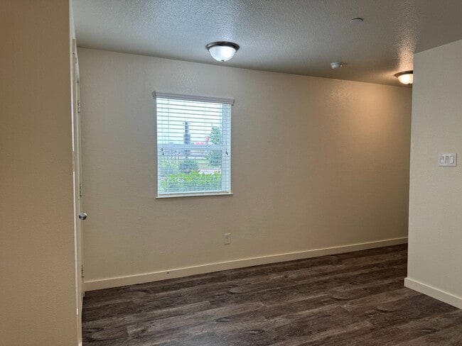 Photo - 21155 Gosling Rd