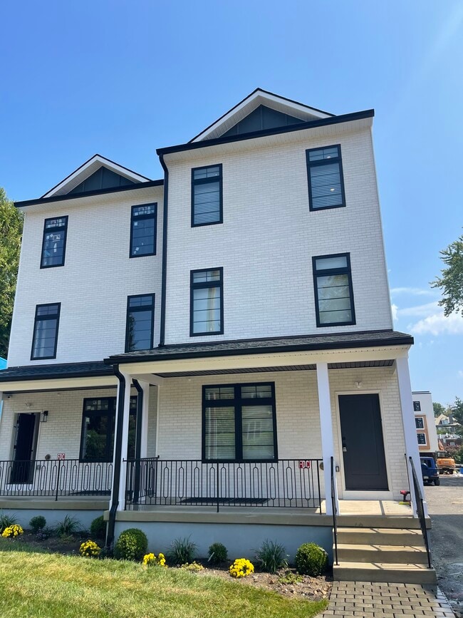 Building Photo - 7517 Ridge Ave
