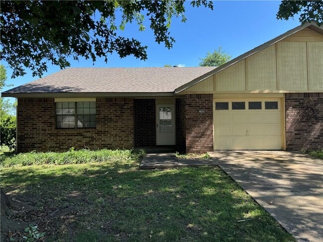 Photo - 2704 McMillan Dr Townhome