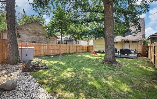 619 S Elm St
