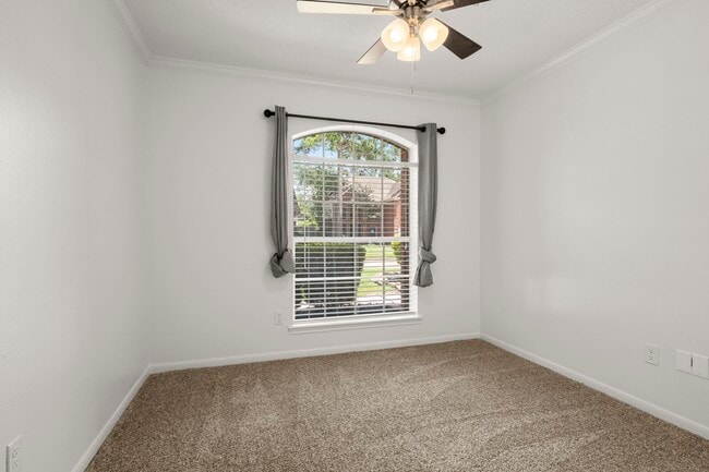 Building Photo - 16014 Lakestone Dr