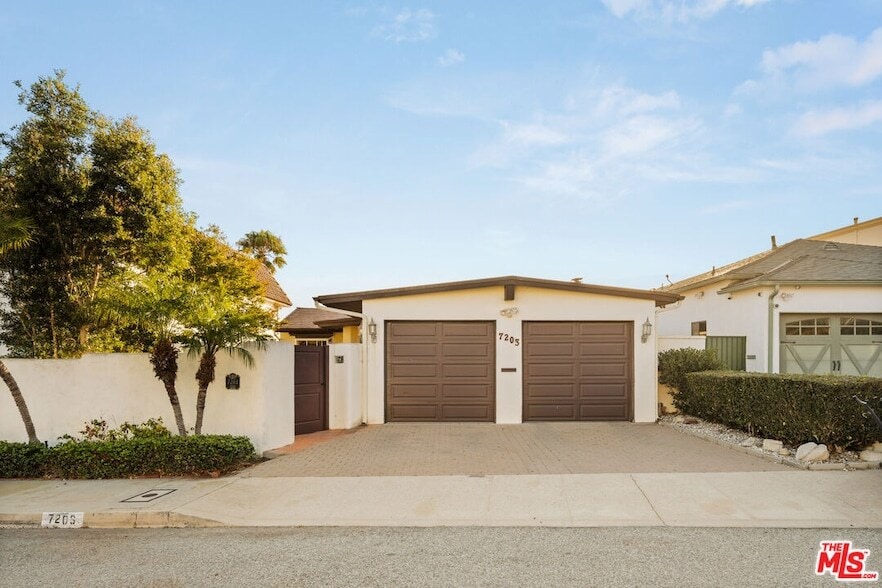 Photo - 7203 Rindge Ave