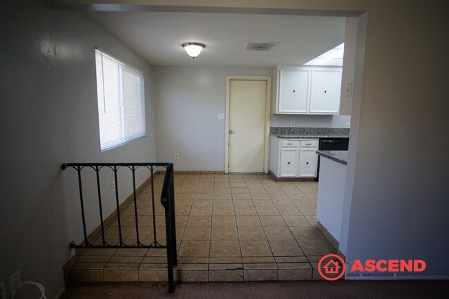 Photo - Beautiful Southwest Home with Pool!