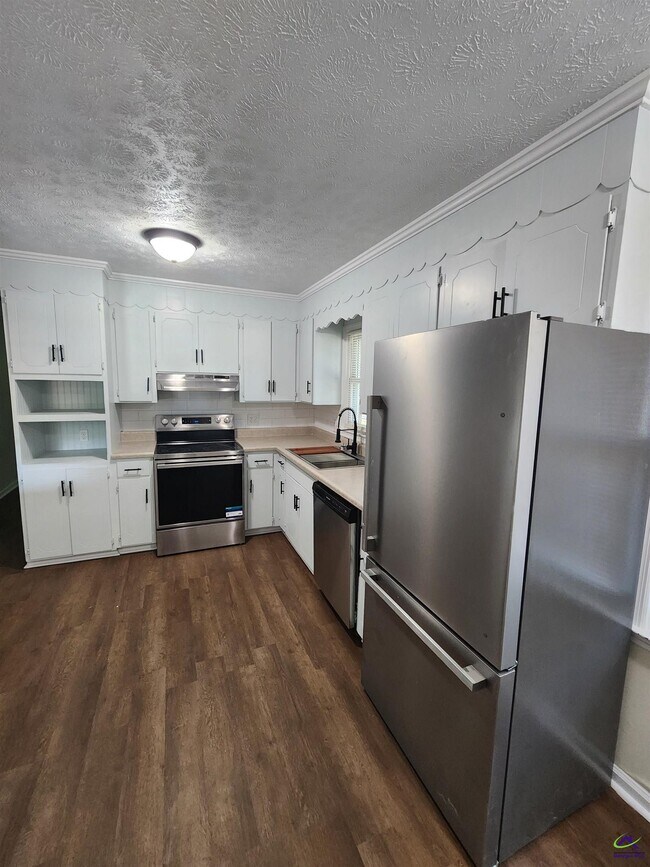 Photo - 1082 Lennox Pl House