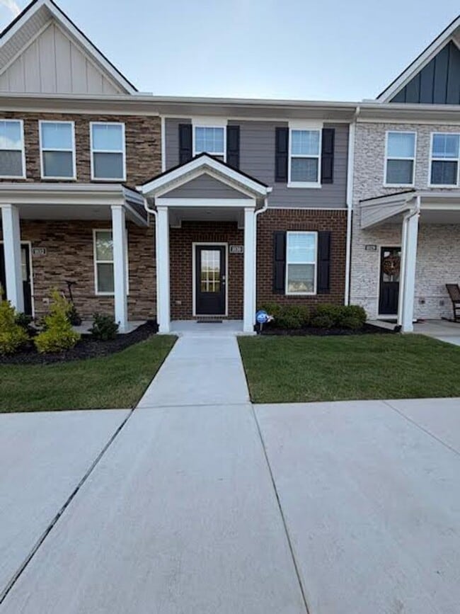 Building Photo - FOR LEASE- Townhome Nestled on a quiet dead-end road, perfect for those seeking privacy and peace...